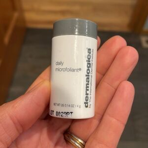 NWT Dermalogica daily microfoliant brightening hair powder. It is a travel size
